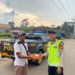 Wujud Kepedulian Polri, Sat Samapta Polres Banyuasin Bagikan Takjil Jelang Berbuka Puasa IMG-20240319-WA0001