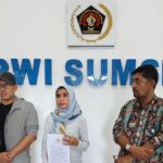 Kurnia Efrida menuntut keadilan atas anak kandungnya VMR (16) yang sempat divonis oleh Pengadilan Negeri Pangkalan Balai Banyuasin. IMG-20250823-WA0011