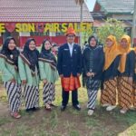 Peringatan Hari Kartini, Habis Gelap Terbitlah Terang: SDN 13 air salek Gelar Upacara Khidmat dan Penuh Semangat