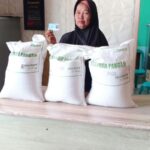 Pemdes Muara Padang Salurkan Bantuan Beras Bulog untuk 225 KPM IMG-20260902-WA0006